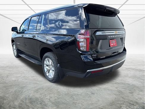 Used 2024 Chevrolet Suburban Premier AWD/4WD image 3