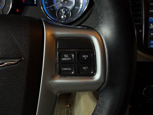 Used 2013 Chrysler 300 AWD w/ Driver Convenience Group image 16