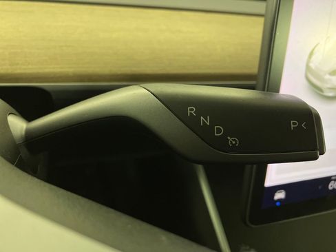 Used 2021 Tesla Model Y Long Range image 30