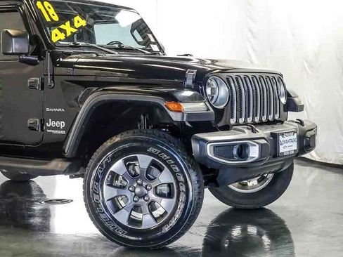 Used 2018 Jeep Wrangler Unlimited Sahara AWD/4WD image 3