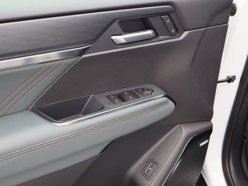 New 2026 GMC Acadia AT4 w/ Luxury Package AWD/4WD image 18
