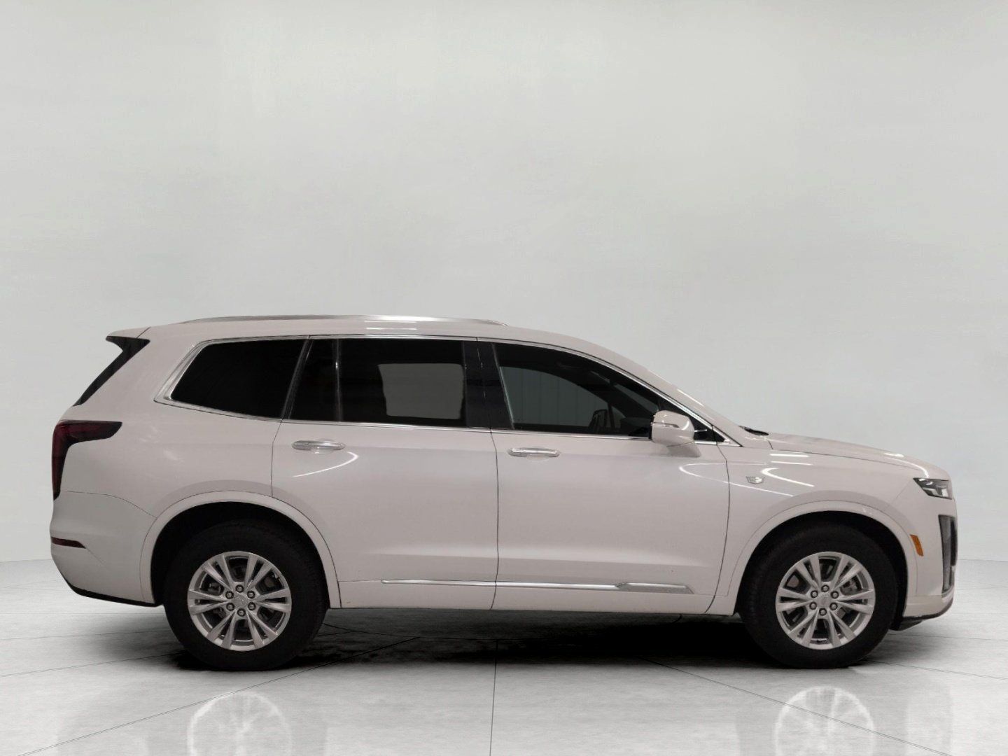 Certified 2024 Cadillac XT6 Luxury w/ LPO, Floor Liner Package AWD/4WD image 11
