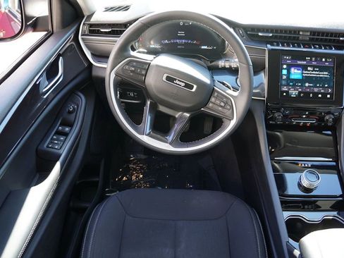 Certified 2023 Jeep Grand Cherokee Laredo w/ Luxury Tech Group I image 18