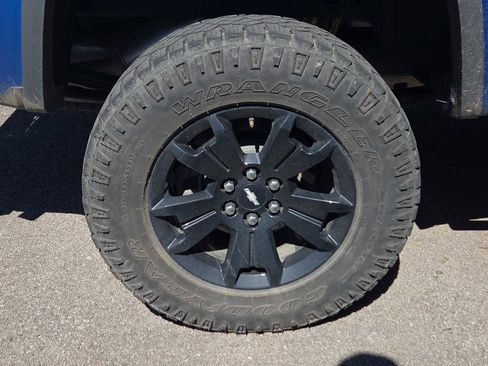 Used 2022 Chevrolet Colorado ZR2 w/ ZR2 Dusk Special Edition AWD/4WD image 3