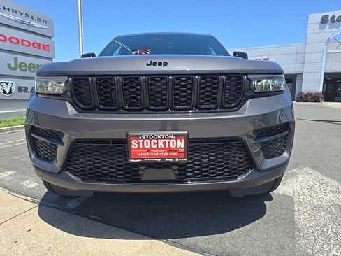 New 2025 Jeep Grand Cherokee Altitude image 26