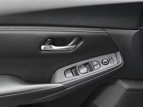 Used 2024 Nissan Sentra SV FWD image 18