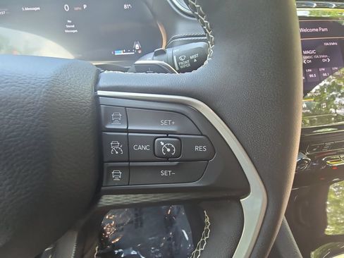 Certified 2023 Jeep Grand Cherokee Altitude AWD/4WD image 20