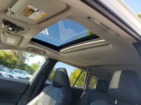 Used 2023 Toyota Corolla Cross XLE image 28