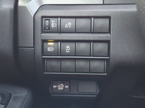 Used 2025 Toyota Tacoma TRD Off-Road AWD/4WD image 19