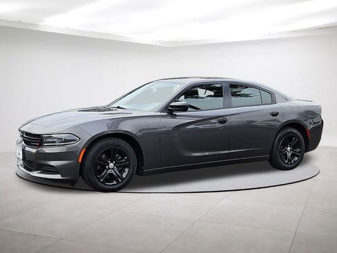 Used 2019 Dodge Charger SXT image 3