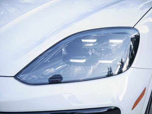 Used 2024 Porsche Cayenne image 6