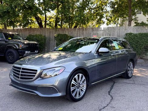 Used 2018 Mercedes-Benz E 400 4MATIC Wagon image 2