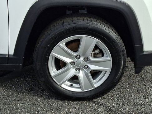 Certified 2022 Jeep Compass Latitude image 11