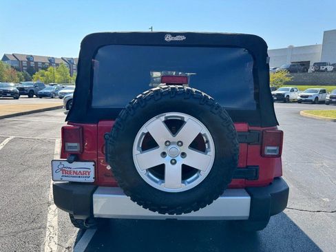Used 2011 Jeep Wrangler Unlimited Sahara w/ Dual Top Group AWD/4WD image 4