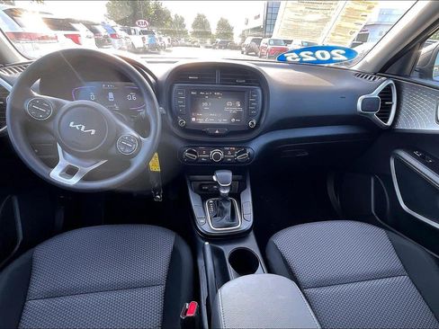 Certified 2025 Kia Soul LX w/ LX Technology Package FWD image 7