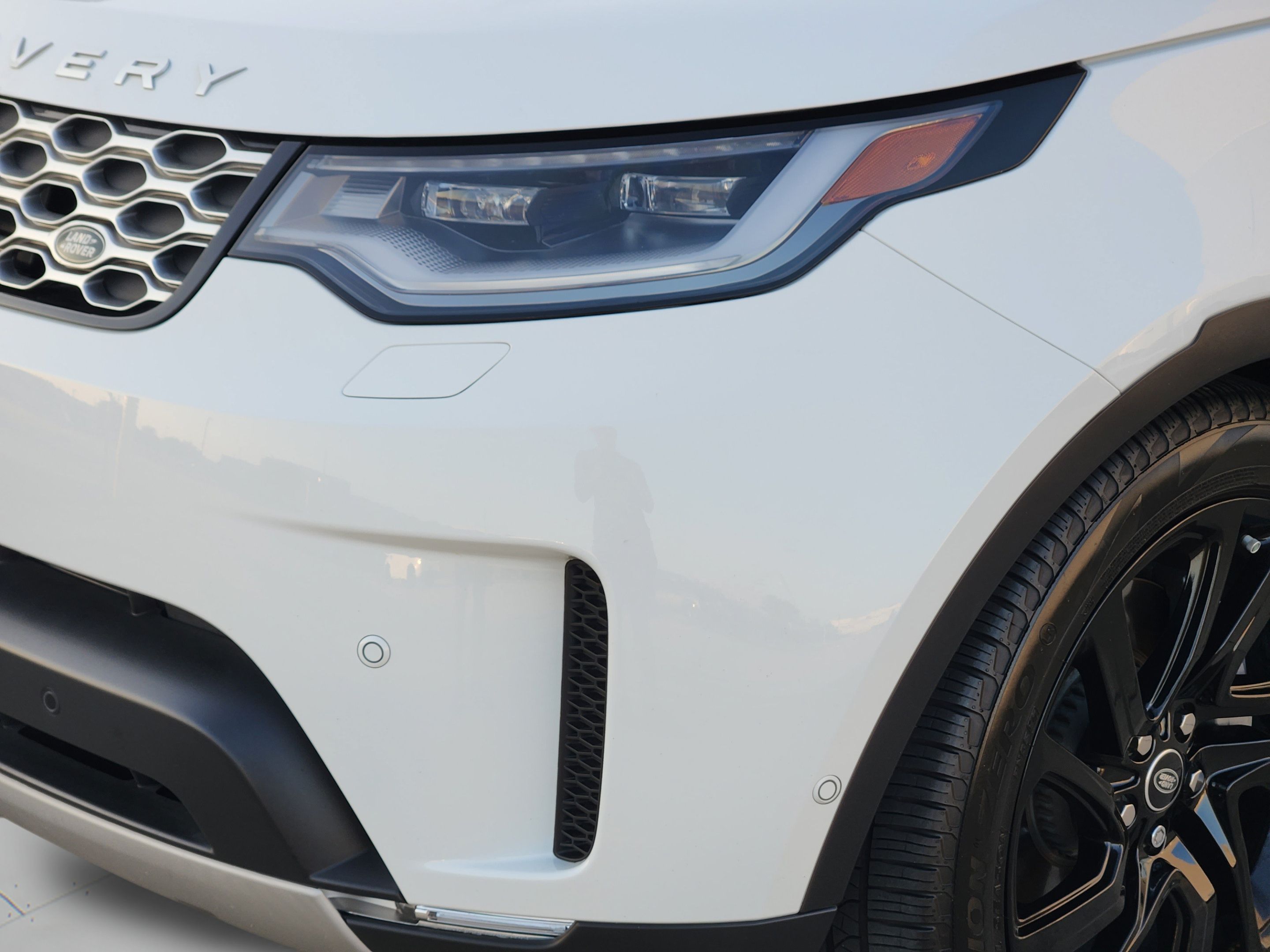 Certified 2025 Land Rover Discovery S AWD/4WD image 33