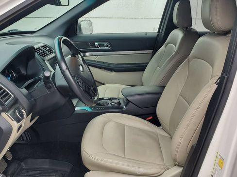 Certified 2018 Ford Explorer XLT w/ Equipment Group 202A AWD/4WD image 5