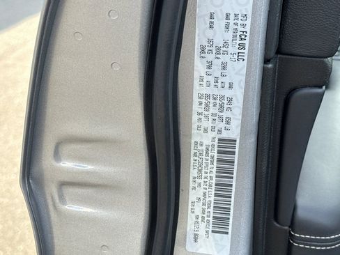 Used 2017 Jeep Grand Cherokee Overland image 30