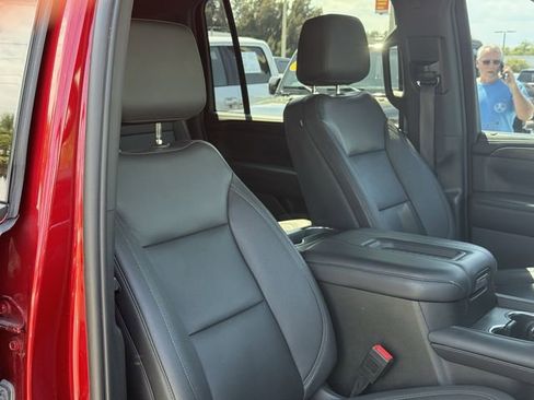 Used 2023 Chevrolet Suburban Z71 w/ Luxury Package image 18