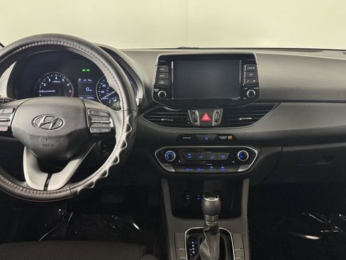 Used 2019 Hyundai Elantra GT FWD image 27
