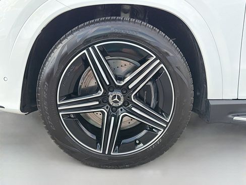 Used 2025 Mercedes-Benz GLE 450 4MATIC w/ AMG Line Exterior image 9