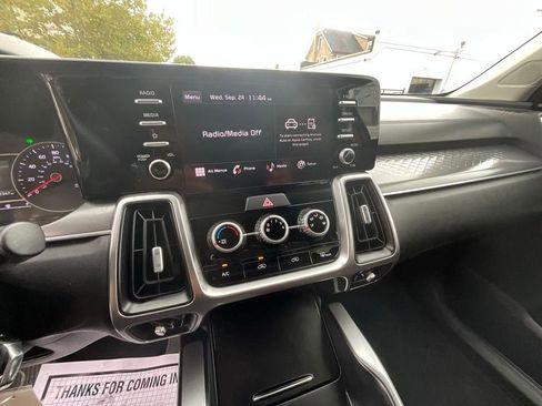 Used 2023 Kia Sorento LX image 14