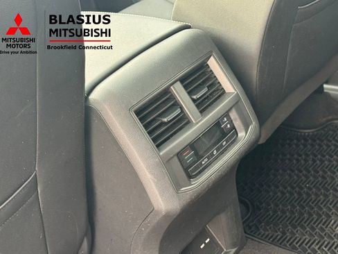 Used 2023 Volkswagen Atlas SEL R-Line image 33