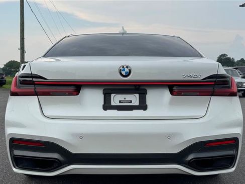 Used 2022 BMW 740i w/ M Sport Package RWD image 17