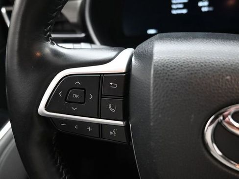 Used 2023 Toyota Highlander Limited image 12