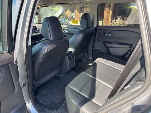 Used 2023 Nissan Rogue SV w/ SV Premium Package image 11