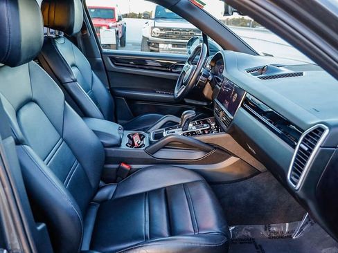 Used 2023 Porsche Cayenne Platinum Edition image 18