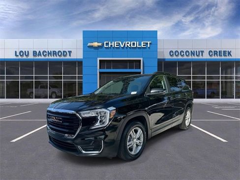 Used 2023 GMC Terrain SLE w/ Driver Convenience Package image 4