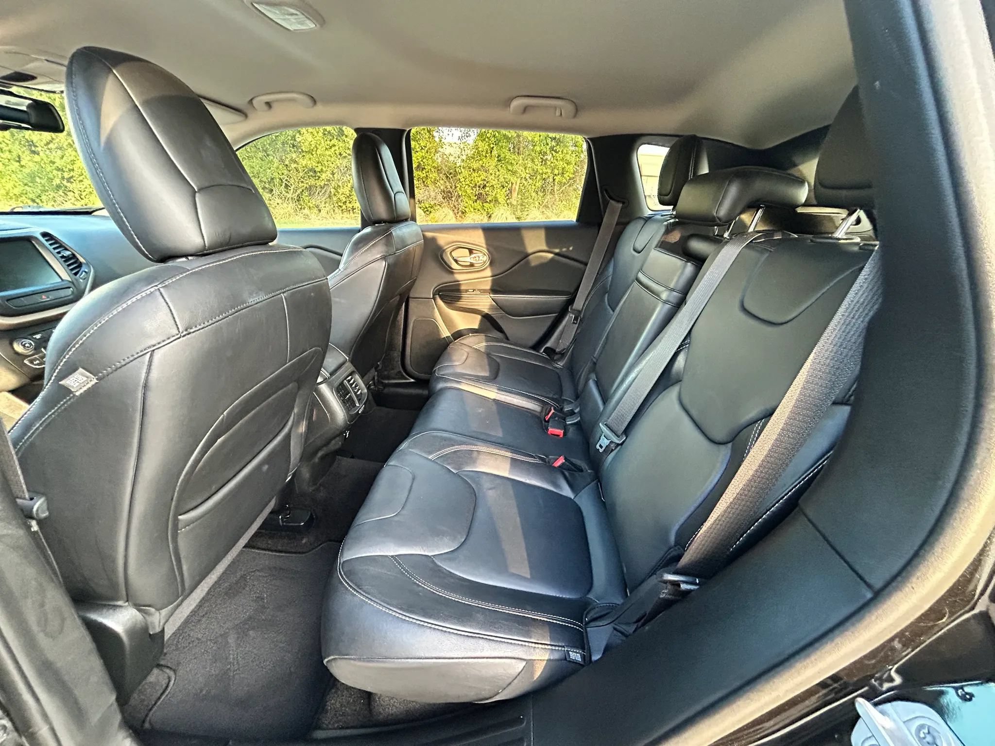Used 2015 Jeep Cherokee Limited FWD image 13