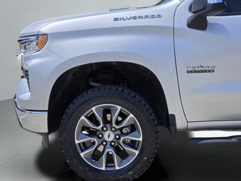 Used 2022 Chevrolet Silverado 1500 LT AWD/4WD image 30