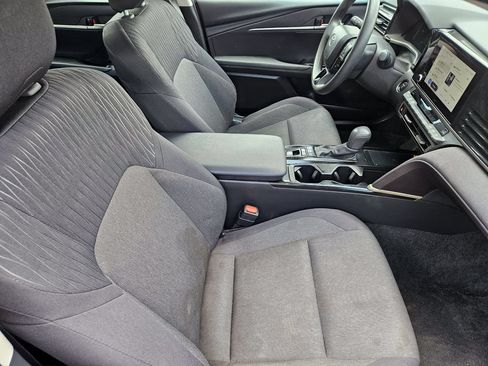 Used 2025 Toyota Camry LE FWD image 11