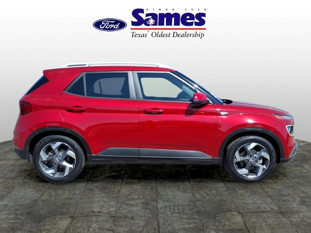 Used 2022 Hyundai Venue Limited FWD image 2