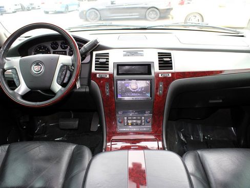 Used 2007 Cadillac Escalade EXT w/ Information Package image 17