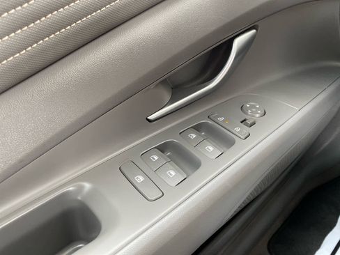 Certified 2025 Hyundai Elantra SEL image 18