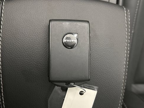Used 2025 Volvo XC40 B5 Core image 10