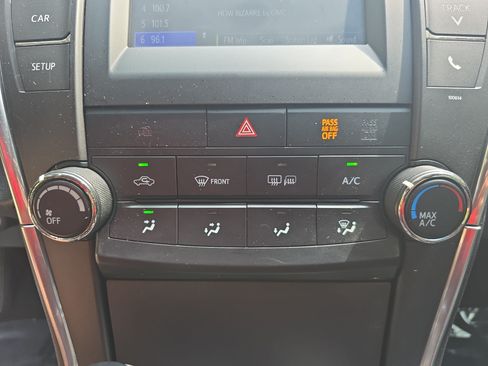 Used 2017 Toyota Camry SE FWD image 20
