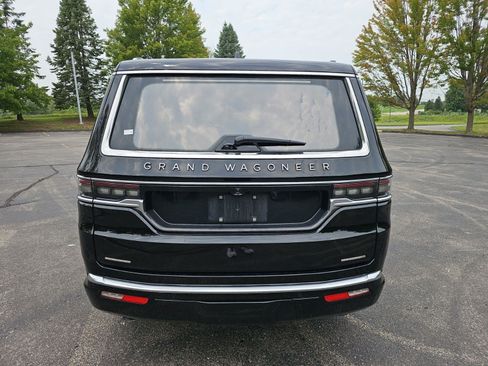 Used 2022 Jeep Grand Wagoneer Series III AWD/4WD image 5
