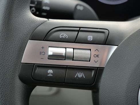 Certified 2025 Hyundai Tucson SE image 33