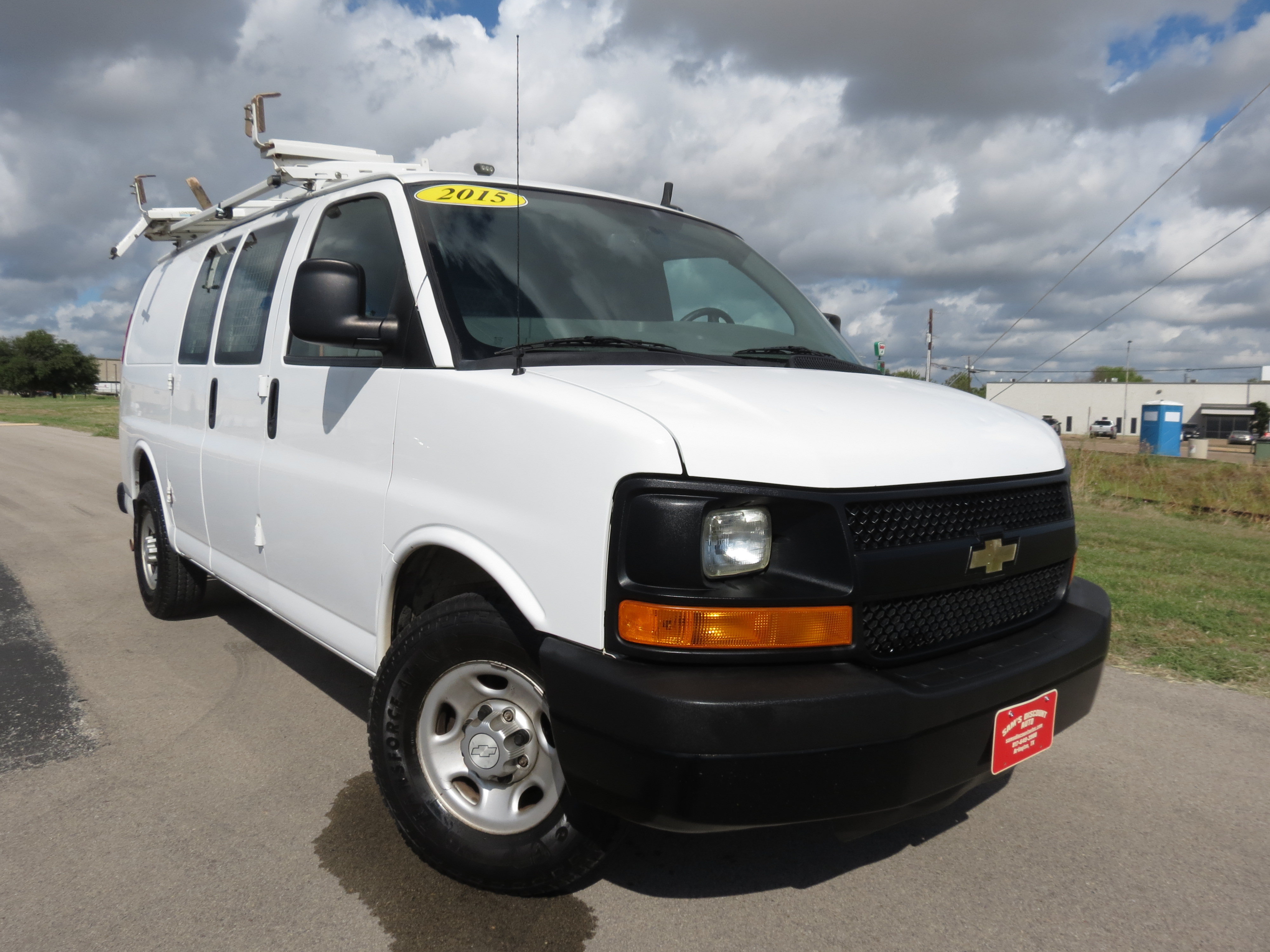 Used 2015 Chevrolet Express 2500 RWD image 2