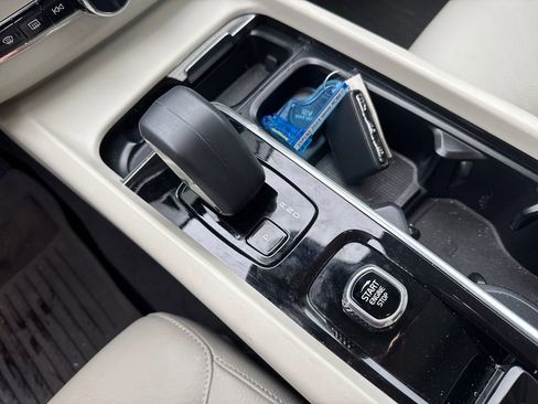 Certified 2023 Volvo XC60 B5 Plus image 28