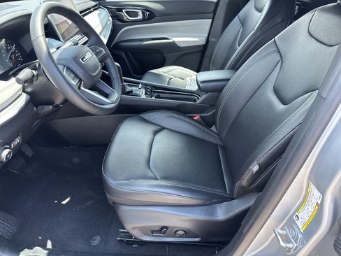 Used 2025 Jeep Compass Limited AWD/4WD image 5