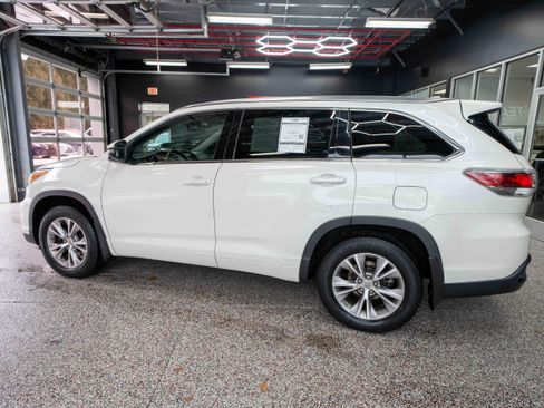 Used 2015 Toyota Highlander XLE image 2