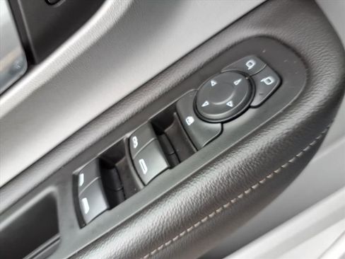 Used 2022 GMC Terrain SLT image 16