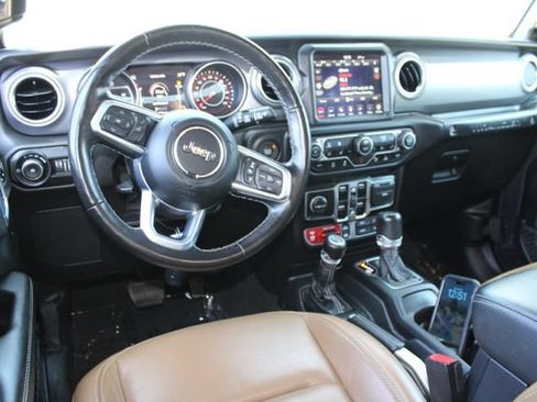 Used 2021 Jeep Wrangler Unlimited Rubicon AWD/4WD image 16