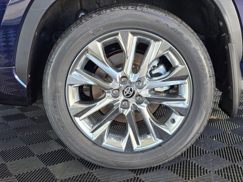 New 2026 Toyota Highlander Limited image 11