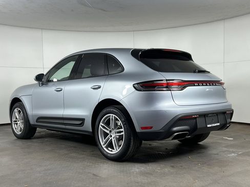 Certified 2025 Porsche Macan image 3